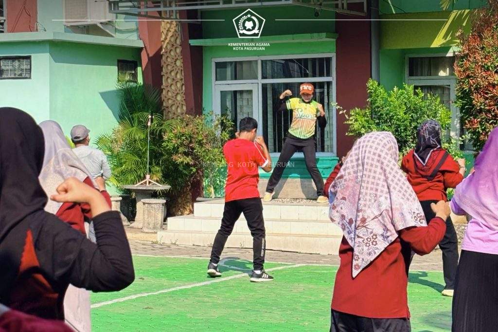 Senam Pagi : Gerak Raga, Segar Jiwa, Optimal Kinerja