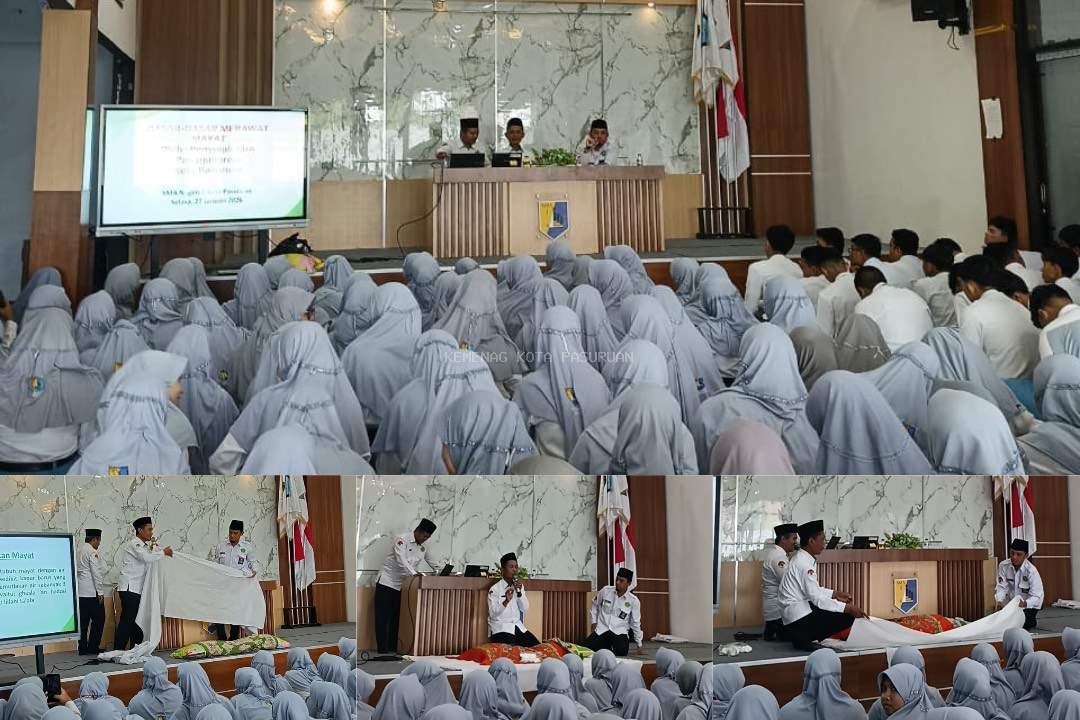 Edukasi Fardu Kifayah di Sekolah: Penyuluh Agama Kemenag Kota Pasuruan Gelar Praktik Pemulasaraan Jenazah di SMAN 1 
