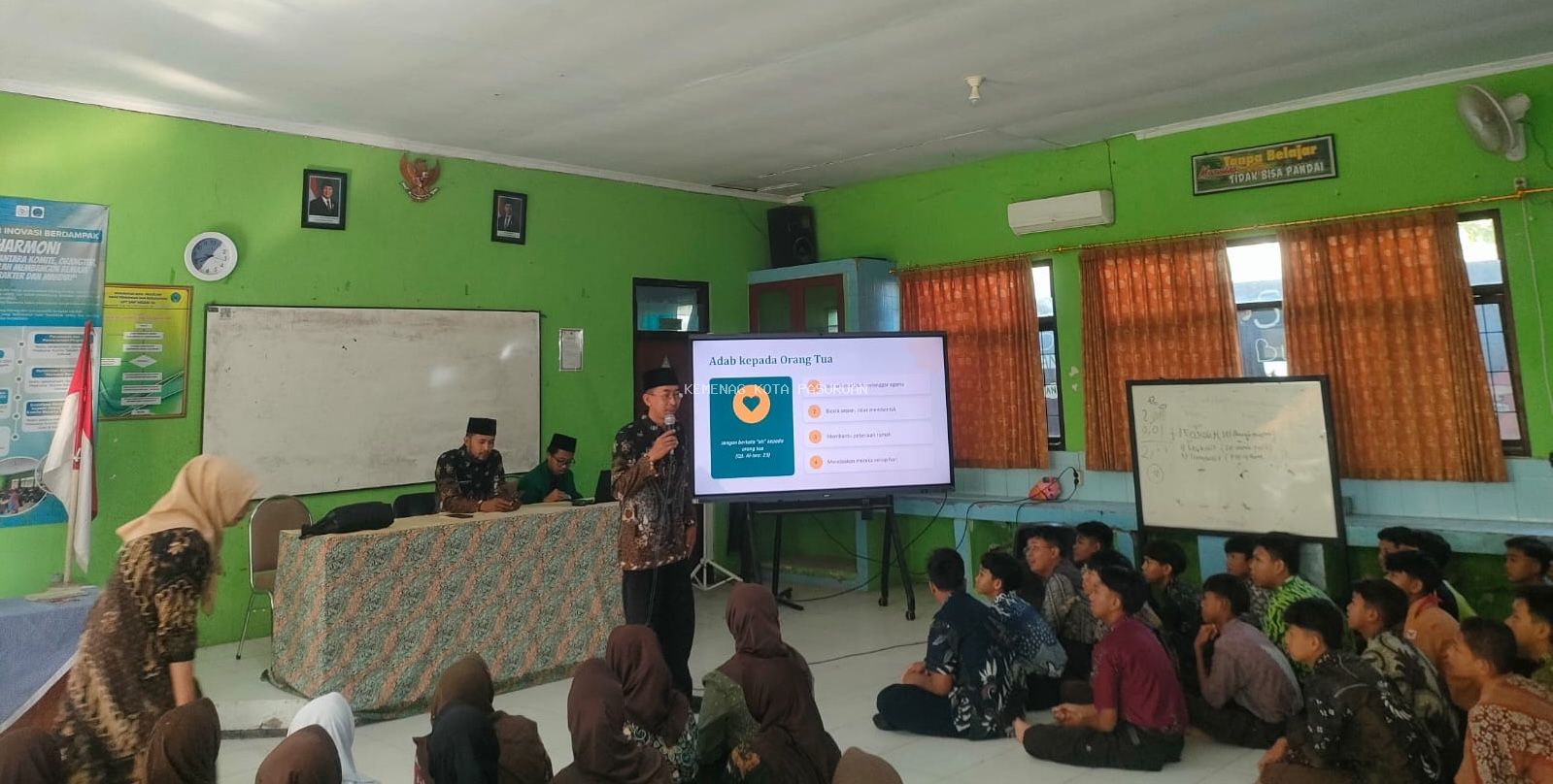 Di Era Digital, Kemenag Kopas Ingatkan Siswa SMPN 10: Adab Tetap Nomor Satu