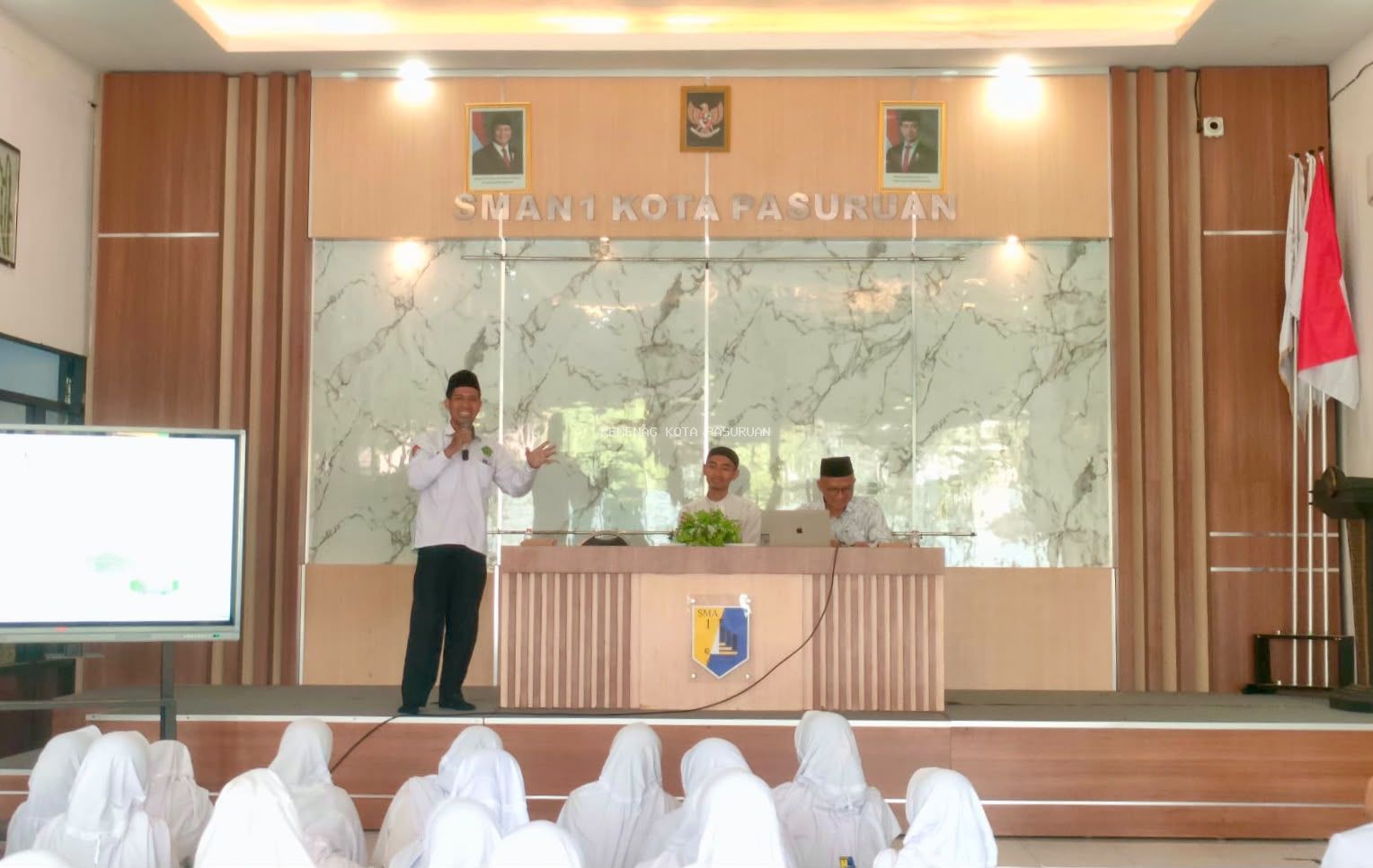 Semangat Hari Santri, Penyuluh Agama Kemenag dan LDNU Kota Pasuruan Cetak Kader Da’i Muda di SMAN 1